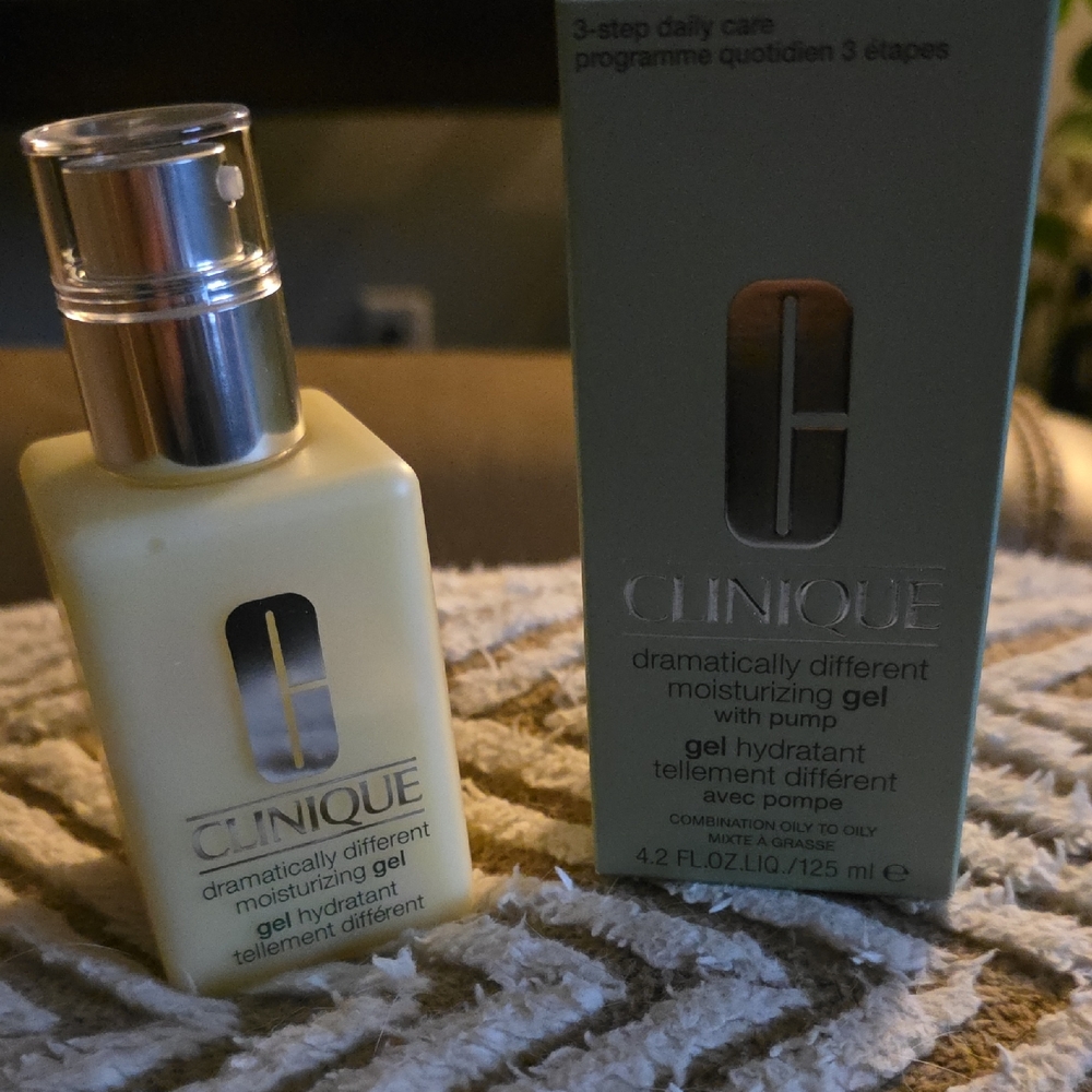 Clinique Dramatically Different Moisturizing Gel - Cream